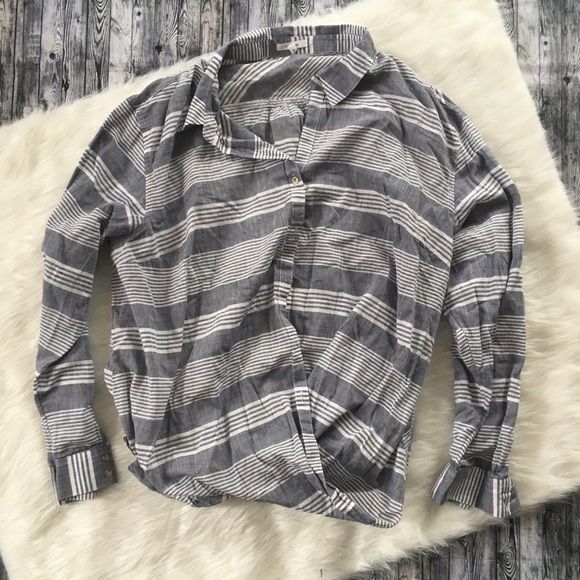 Maurices Tops - 👓Maurices Tucked-Bottom Button-Up Shirt